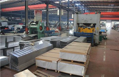 貨運(yùn)鐵路隔聲屏障多少錢-質(zhì)量可靠-金標(biāo)聲屏障工廠